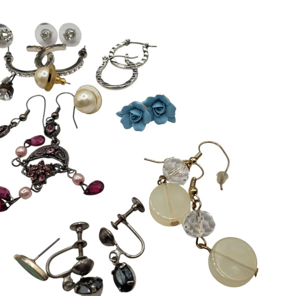 🔷️35 Piece Earring Pin Bundle - Picture 7 of 8